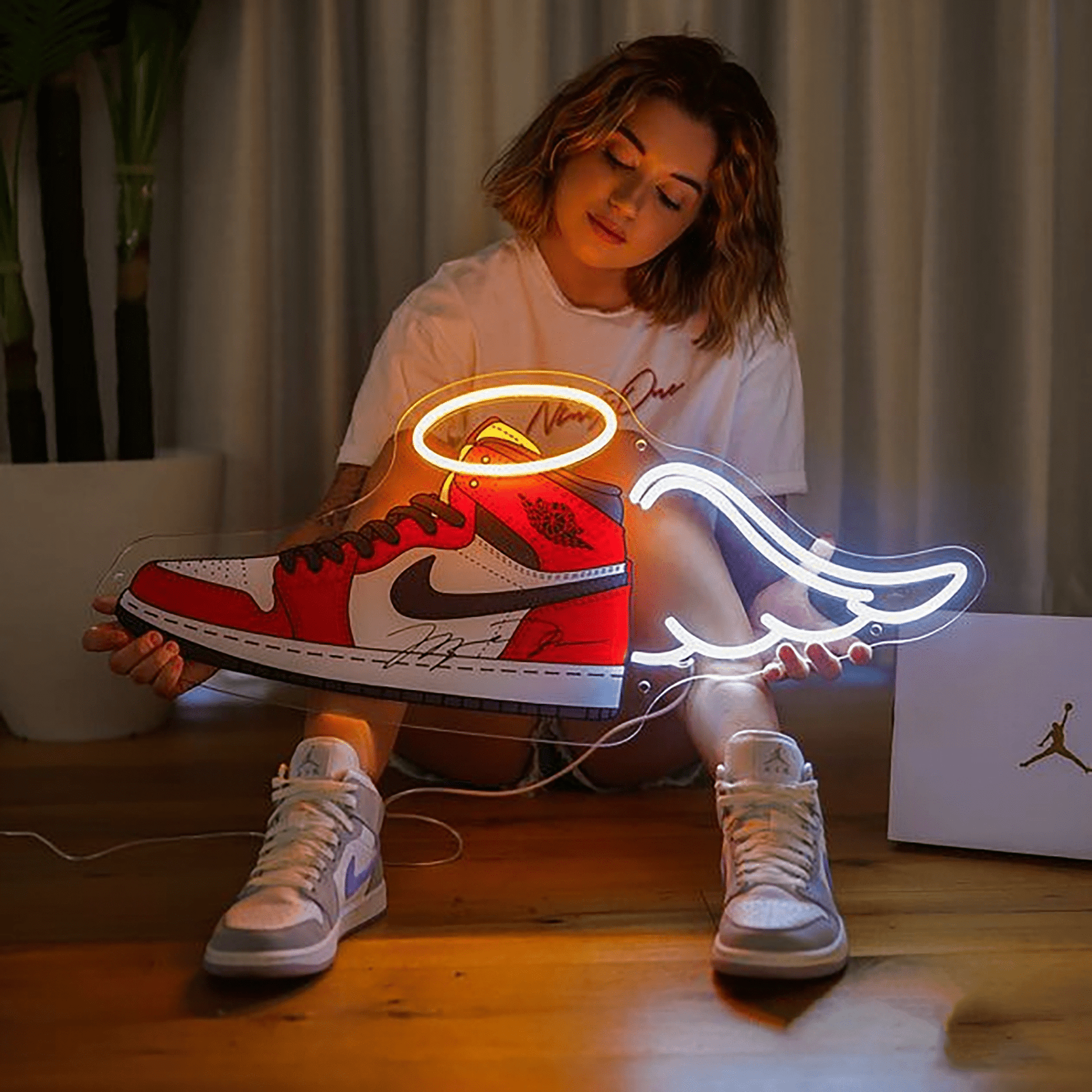 FLYING SNEAKER UV NEON SIGN - Neonicks